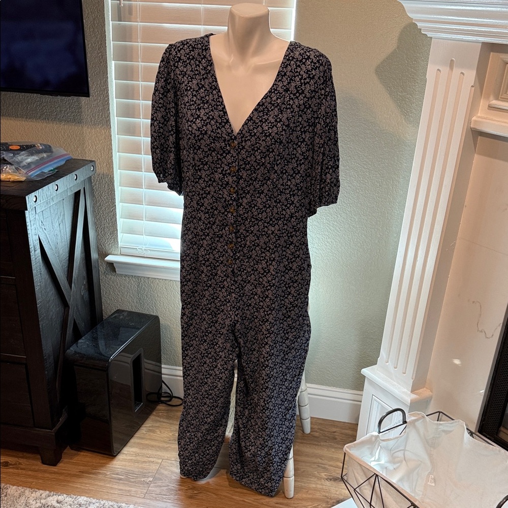 Universal Thread navy Floral Jumpsuit - L